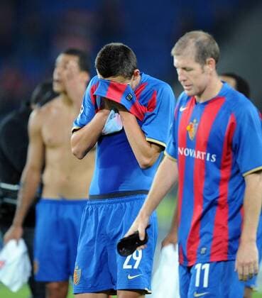 Orhan Mustafi (li.) und Scott Chipperfield (beide Basel) enttäuscht - Fußball EC 1 Herren Champions League 2008 2009, FC Basel Gruppe Basel Enttäuschung,