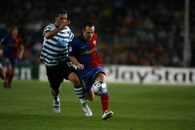 Iniesta (FC Barcelona, re.) gegen Fabio Rochemback (Sporting Lissabon) -  - NOxONLINExUSE Fußball EC 1 Herren Champions League 2008 2009, FC Barcelona - Sporting Lissabon 3:1, Barca Gruppe Barcelona Dynamik,