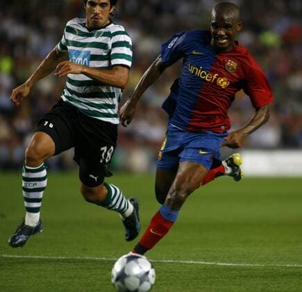 Samuel Etoo (FC Barcelona, re.) gegen Abel (Sporting Lissabon) -  - NOxONLINExUSE Fußball EC 1 Herren Champions League 2008 2009, FC Barcelona - Sporting Lissabon 3:1, Barca, Gruppe Barcelona Dynamik,