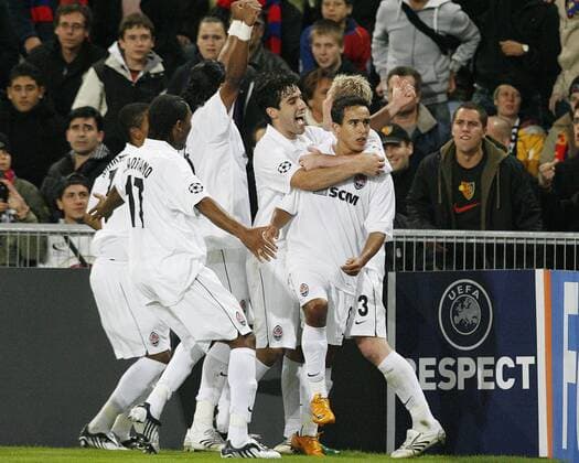 Torjubel Donezk - Torschütze Jadson (re.) läßt sich feiern Fußball EC 1 Herren Champions League 2008 2009, Schachtjor Donetzk Gruppe Basel Freude, Begeisterung,