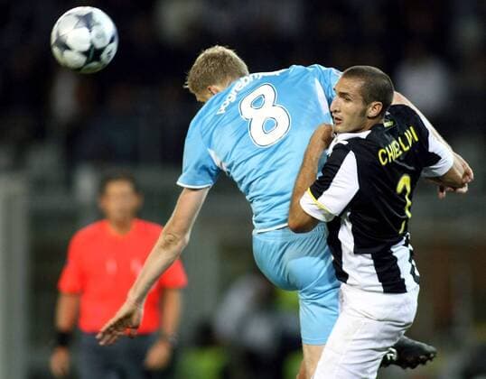 Giorgio Chiellini (Juventus Turin, re.) gegen Pavel Pogrebnyak (St. Petersburg) -  Fußball EC 1 Herren Champions League 2008 2009, Juventus Turin - FC Zenit St. Petersburg, Juve Gruppe Turin Dynamik,