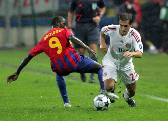 Philipp Lahm (Bayern, re.) gegen Semedo (Steaua Bukarest) -  Fußball EC 1 Herren Champions League 2008 2009, Steaua Bukarest - FC Bayern München 0:1 Gruppe Bukarest Dynamik,