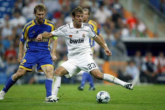 Rafael van der Vaart (Real Madrid, re.) gegen Dmitry Likhtarovich (Borisov) -  - NOxONLINExUSE Fußball EC 1 Herren Champions League 2008 2009, Real Madrid CF - FC BATE Borisov 2:0 Gruppe Madrid Dynamik,