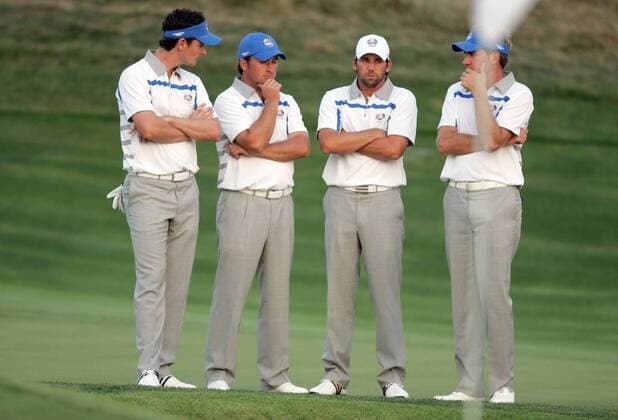 Teambesprechung Europa, v.li.: Justin Rose, Graeme McDowell (Nordirland), Sergio Garcia (Spanien) und Ian Poulter (beide England) -  (LOU2008091942) Golf Herren Ryder Cup 2008, Rydercup, Gruppe Louisville