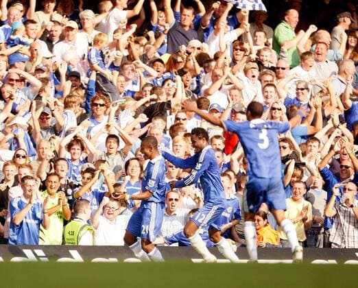 Torjubel Chelsea um Salomon Kalou (li.) - EDITORIAL USE ONLY. No use with unauthorised audio, video, data, fixture lists, club league logos or live services. Online in-match use limited to 120 images, no video emulation. No use in betting, games or single club league player publications. Fußball Herren English Premier League 2008 2009, 1. Englische Liga, Chelsea FC London Gruppe London Freude,