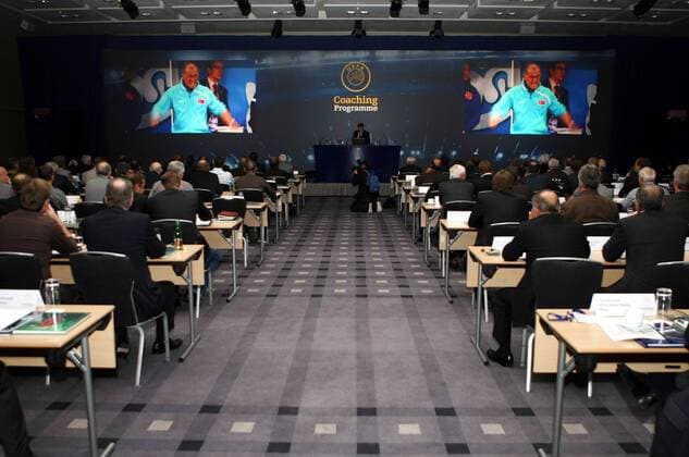 UEFA Konferenz der europäischen Nationaltrainer 2008 in Wien -  Fußball Herren UEFA Konferenz europäischer Nationaltrainer 2008, Tagung, Versammlung, Kongress Totale Wien