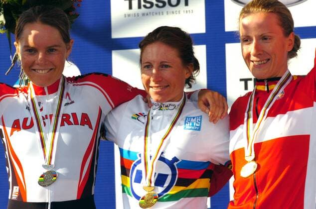 Siegerehrung Zeitfahren in Varese 2008 - Weltmeisterin Amber Neben (USA, Mitte), Christiane Söder (Österreich, li.) und Judith Arndt (Deutschland) -  Radsport WM Damen Rad WM 2008, Straßenradsport, Straße, Zeitfahren, Einzelzeitfahren Gruppe Varese Freude,