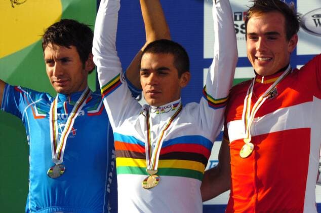 Siegerehrung U23 WM 2008 - U23 Weltmeister Fabio Andres Duarte Arevalo (Kolumbien, Mitte) gewinnt vor Simone Ponzi (Italien, li.) und John Degenkolb (Deutschland) -  Radsport Herren U23 WM 2008, U 23, Straßenradsport, Straße, Rad, Gruppe Varese Freude,