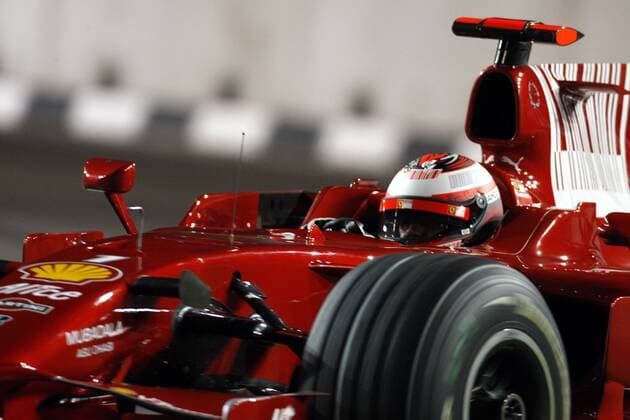 Kimi Räikkönen (Finnland Ferrari) in seinem Boliden Motorsport Grand Prix Herren Großer Preis von Singapur 2008, Formel 1 Weltmeisterschaft, F1, F, GP, WM, 1. Training, Einzelbild
