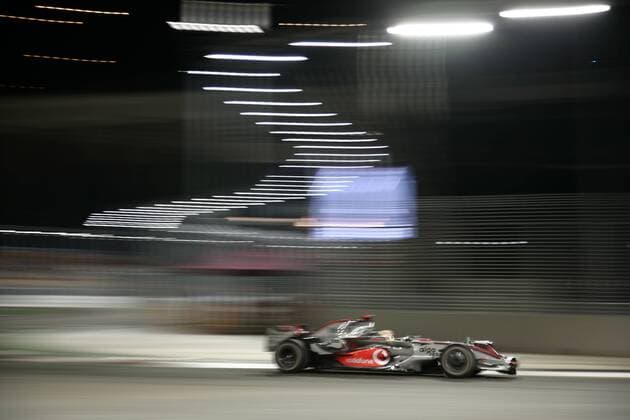 Lewis Hamilton (England McLaren Mercedes) Motorsport Grand Prix Herren Großer Preis von Singapur 2008, Formel 1 Weltmeisterschaft, F1, F, GP, WM, Nachtrennen Totale Singapur Dynamik,