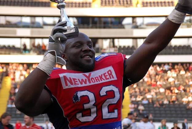 Michael Andrew (Braunschweig Lions) ist wertvollster Spieler des German Bowls 2008 American Football 1. BL Herren German Bowl 2008, Finale, German Football League, GFL, GermanBowl Einzelbild Frankfurt M. Begeisterung, Freude,