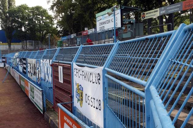 Leere Ränge im Chemnitzer Stadion an der Gellertstraße - Aufgrund einer Strafe wegen fremdenfeindlicher Fanäußerungen dürfen nur 1000 Zuschauer das heutige Heimspiel sehen Fußball Herren Regionalliga Nord 2008 2009, Chemnitzer FC CFC Totale Chemnitz