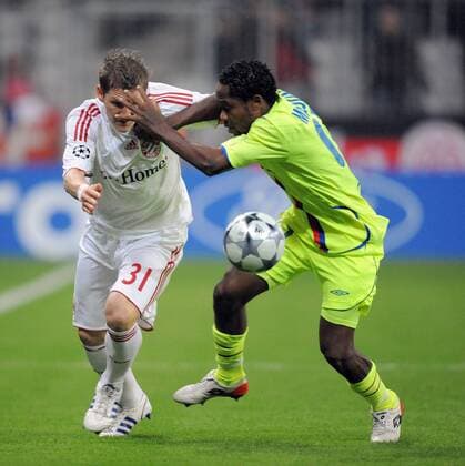 Bastian Schweinsteiger (Bayern, li.) gegen Jean II Makoun (Lyon) Fußball EC 1 Herren Champions League 2008 2009, FC Bayern München - Olympique Lyonnais, OL Gruppe München Dynamik,