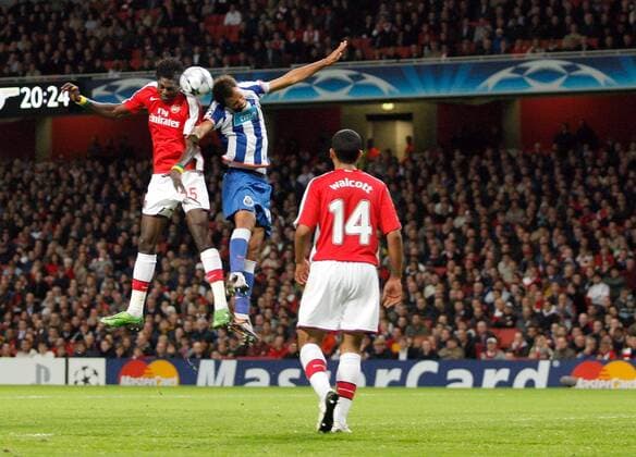 Emmanuel Adebayor (Arsenal, li.) trifft zum 2:0 - EDITORIAL USE ONLY. No use with unauthorised audio, video, data, fixture lists, club league logos or live services. Online in-match use limited to 120 images, no video emulation. No use in betting, games or single club league player publications. Fußball EC 1 Herren Champions League 2008 2009, Arsenal FC London - FC Porto 4:0 Gruppe London Dynamik,