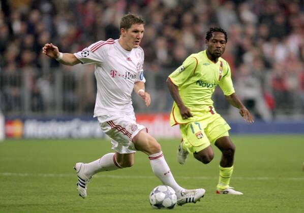 Bastian Schweinsteiger (Bayern, li.) gegen Jean Makoun (Lyon) Fußball EC 1 Herren Champions League 2008 2009, FC Bayern München - Olympique Lyonnais, OL Gruppe München Dynamik,