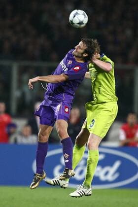 Alberto Gilardino (AC Florenz, li.) gegen Dorin Goian (Steaua Bukarest) -  Fußball EC 1 Herren Champions League 2008 2009, ACF Fiorentina - Steaua Bukarest 0:0 Gruppe Florenz Dynamik,