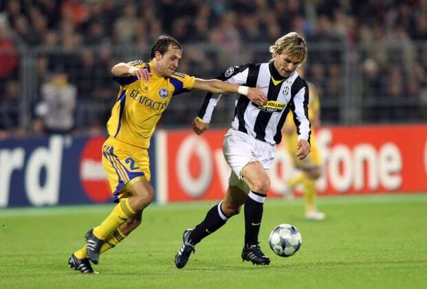 Igor Stasevich (Borisov, li.) gegen Pavel Nedved (Juventus Turin) -  (APS8Q2B0254) Fußball EC 1 Herren Champions League 2008 2009, FC BATE Borisov - Juventus Turin 2:2, Juve, Gruppe Borisov Dynamik,