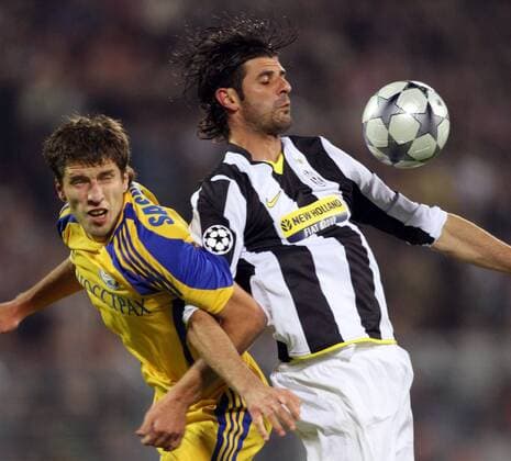 Sergey Sosnovskiy (Borisov, li.) gegen Vincenzo Iaquinta (Juventus Turin) -  (APS8Q2B9815) Fußball EC 1 Herren Champions League 2008 2009, FC BATE Borisov - Juventus Turin 2:2, Juve, Gruppe Borisov Dynamik,