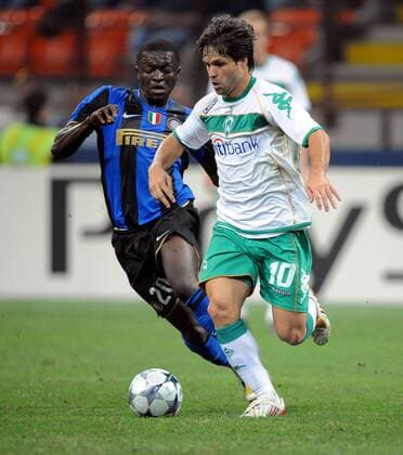 Diego (Bremen, re.) gegen Sulley Ali Muntari (Inter Mailand) Fußball EC 1 Herren Champions League 2008 2009, FC Internazionale Mailand - SV Werder Bremen Gruppe Mailand Dynamik,