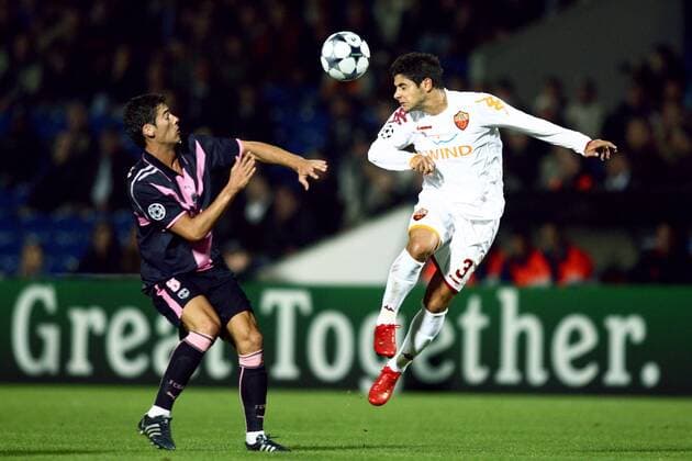 Cicinho (AS Rom, re.) gegen Yoann Gourcuff (Bordeaux) -  (pan28162) Fußball EC 1 Herren Champions League 2008 2009, Girondins Bordeaux - AS Roma 1:3 Gruppe Bordeaux Dynamik,