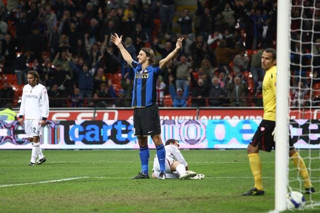 Zlatan Ibrahimovic (Inter Mailand) beschwert sich -  Fußball Herren Serie A 2008 2009, 1. Liga, FC Internazionale Mailand - Bologna FC 2:1, Gruppe Mailand Enttäuschung,