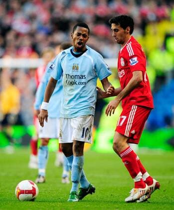 Robinho (Manchester City, li.) unzufrieden neben Alvaro Arbeloa (Liverpool) - EDITORIAL USE ONLY. No use with unauthorised audio, video, data, fixture lists, club league logos or live services. Online in-match use limited to 120 images, no video emulation. No use in betting, games or single club league player publications. Fußball Herren English Premier League 2008 2009, 1. Englische Liga, Manchester City - Liverpool FC 2:3, Vdig Gruppe Manchester