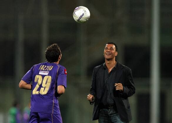 Ruud Gullit (Niederlande, re.) und Giampaolo Pazzini (Florenz) anlässlich des Benefizspiels für Stefano Borgonovo (beide Italien) -  Fußball Herren Serie A 2008 2009, 1. italienische Liga, AC Florenz, Benefizspiel, Benefiz, Wohltätigkeit, Charity Gruppe Florenz