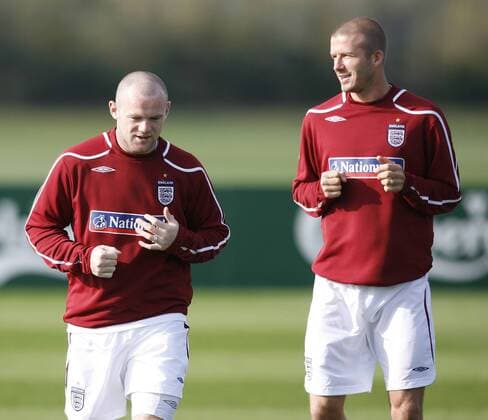 Wayne Rooney (li.) und David Beckham (beide England) - EDITORIAL USE ONLY. No use with unauthorised audio, video, data, fixture lists, club league logos or live services. Online in-match use limited to 120 images, no video emulation. No use in betting, games or single club league player publications. Fußball Herren Nationalteam 2008, Training Gruppe