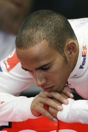 Lewis Hamilton (England McLaren Mercedes) nachdenklich -  Motorsport Grand Prix Herren Großer Preis von Japan 2008, Formel 1 Weltmeisterschaft, F1, F, GP, WM Einzelbild Fuji