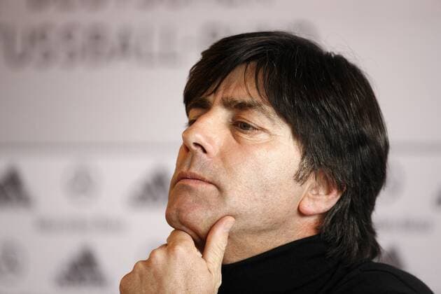 Bundestrainer Joachim Löw (Deutschland) während der Pressekonferenz Fußball Herren Nationalteam 2008, Pressekonferenz, Pressetermin Einzelbild Düsseldorf Nachdenklichkeit,