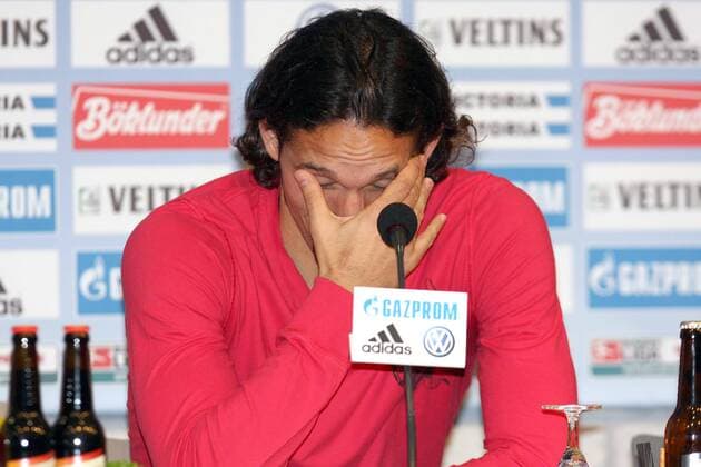 Kevin Kuranyi (Schalke) nimmt auf der Pressekonferenz Stellung zu seinem Rauswurf aus der deutschen Nationalmannschaft Fußball 1. BL Herren Saison 2008 2009, FC Schalke 04, Pressekonferenz, Pressetermin Einzelbild Gelsenkirchen Enttäuschung,