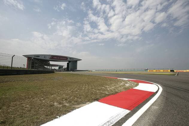 Kurve vor der Haupttribüne des Shanghai International Circuit Motorsport Grand Prix Herren Großer Preis von China 2008, Formel 1 Weltmeisterschaft, F1, F, GP, WM, Vdig Totale Shanghai International Circuit Shanghai