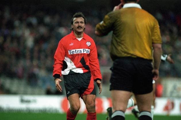 Jan Furtok (Frankfurt) enttäuscht Fußball EC 3 Herren DEUTSCHSPRACHIGE SPORTZEITSCHRIFTEN UND -ZEITUNGEN NUR NACH RÜCKSPRACHE, UEFA Cup 1994 1995 Einzelbild Frankfurt M. Enttäuschung,