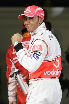 Lewis Hamilton (England McLaren Mercedes) holt sich die Pole Position beim GP von China 2008 -  Motorsport Grand Prix Herren Großer Preis von China 2008, Formel 1 Weltmeisterschaft, F1, F, GP, WM, Qualifying Einzelbild Shanghai Freude,