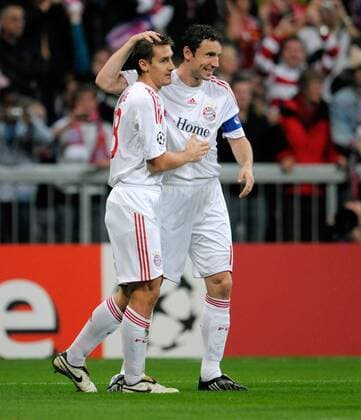 Miroslav Klose (li.) und Mark van Bommel (beide Bayern) - Torjubel - Fußball EC 1 Herren Champions League 2008 2009, FC Bayern München Gruppe München
