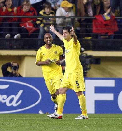 Joan Capdevila (Villarreal, re.) - Torjubel -  - NOxONLINExUSE Fußball EC 1 Herren Champions League 2008 2009, Villarreal CF Gruppe Villarreal Freude,