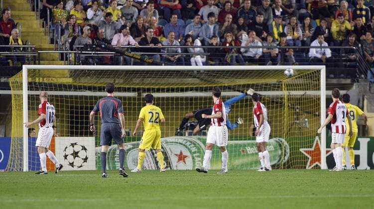 Tor zum 2:1 gegen Torwart Karim Zaza (Aalborg) -  - NOxONLINExUSE Fußball EC 1 Herren Champions League 2008 2009, Villarreal CF - Aalborg BK 6:3 Totale Villarreal