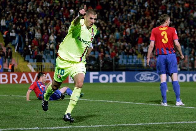 Karim Benzema (Lyon) - Torjubel -  (pan28390) Fußball EC 1 Herren Champions League 2008 2009, Steaua Bukarest - Olympique Lyonnais 3:5, OL, Einzelbild Bukarest Freude,