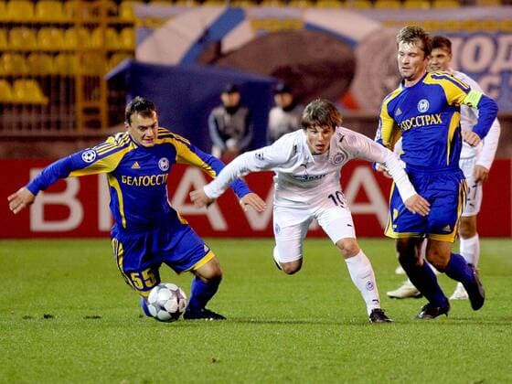 Aleksandr Yurevich (li.) und Dmitry Likhtarovich (re., beide Borisov) gegen Andrey Arshavin (St. Petersburg) -  Fußball EC 1 Herren Champions League 2008 2009, Zenit St. Petersburg - FC BATE Borisov Gruppe St. Petersburg Dynamik,