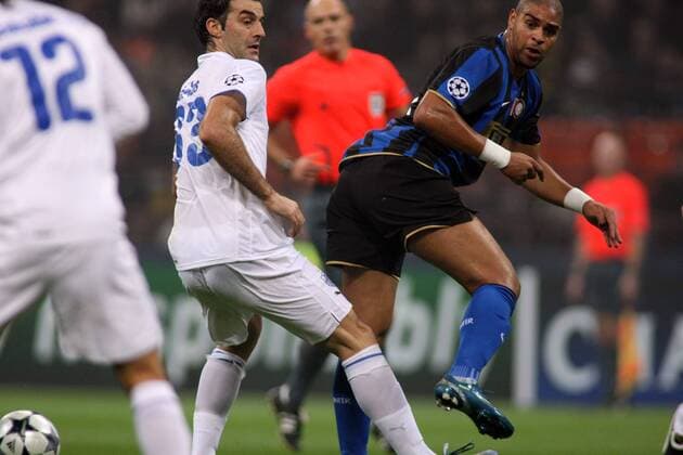 Adriano (Inter Mailand, re.) gegen Traianos Dellas (Famagusta) -  Fußball EC 1 Herren Champions League 2008 2009, FC Internazionale Mailand - Anorthosis Famagusta, Inter Gruppe Mailand