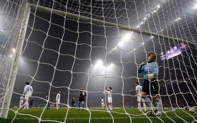 Torwart Arian Beqaj (Famagusta, re.) enttäuscht nach dem 1:0 für Inter -  Fußball EC 1 Herren Champions League 2008 2009, FC Internazionale Mailand - Anorthosis Famagusta FC Totale Mailand Enttäuschung,