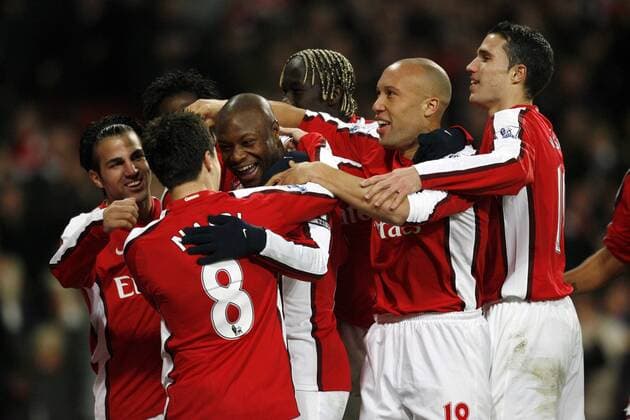 Torjubel Arsenal um William Gallas (3.v.li.) - EDITORIAL USE ONLY. No use with unauthorised audio, video, data, fixture lists, club league logos or live services. Online in-match use limited to 120 images, no video emulation. No use in betting, games or single club league player publications. Fußball Herren English Premier League 2008 2009, 1. Englische Liga, Arsenal FC London Gruppe London Freude,