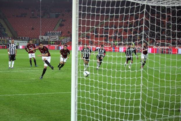 Kaka (AC Mailand) erzielt das 2:1 gegen Siena per Elfmeter - Fußball Herren Serie A 2008 2009, 1. Italienische Liga, AC Mailand - AC Siena 2:1, Milan Totale Mailand