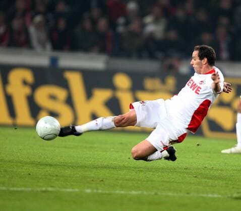 Petit (Köln) am Ball Fußball 1. BL Herren Saison 2008 2009, 1. FC Köln Einzelbild Köln Dynamik,