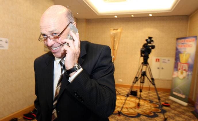 Grzegorz Lato (Polen), neuer Präsident des polnischen Fußballverbandes PZPN -  (msm301008) Fußball Herren Wahl PZPN Präsident 2008, Präsidentenwahl, Verbandspräsident, Fußballverband Einzelbild Warschau Freude,