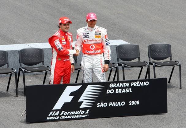 Felipe Massa (Brasilien Ferrari, li.) und Lewis Hamilton (England McLaren Mercedes) vor dem GP von Brasilien 2008 -  Motorsport Grand Prix Herren o0 Großer Preis von Brasilien 2008, Formel 1 Weltmeisterschaft, F1, F, GP, WM Gruppe Interlagos Sao Paulo Harmonie,