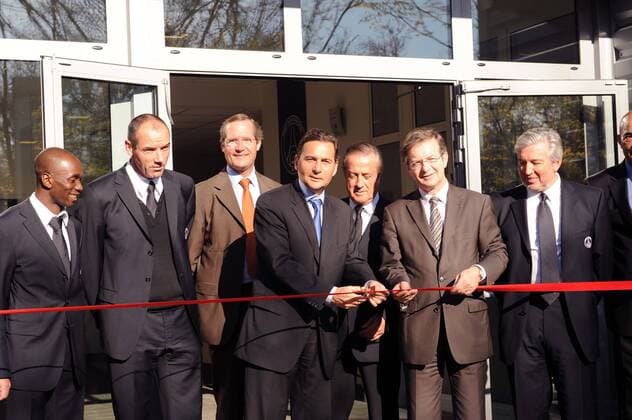 Eröffnung des neuen Paris St. Germain Trainingszentrums v.re.: Alain Cayzac, Bezirksbürgermeister Emmanuel Lamy (Saint Germain), Präsident Charles Villeneuve (Paris St. Germain), Investor Sebastien Bazin, x, ..., - (pan28576) Fußball Herren Ligue 1 2008 2008, Paris Saint Germain, St. PSG, 1. Französische Liga, Gruppe Paris