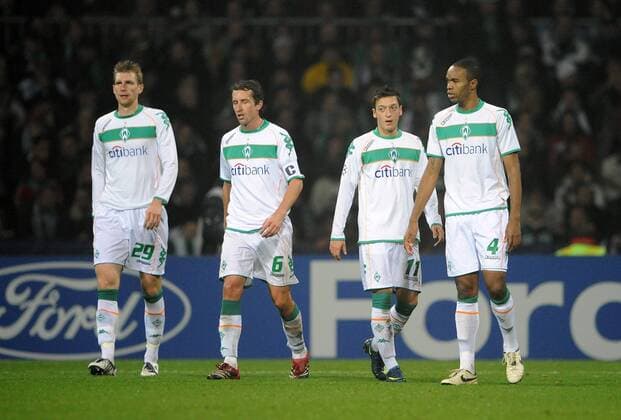 Enttäuschte Bremer, v.li.: Per Mertesacker, Frank Baumann, Mesut Özil und Naldo Fußball EC 1 Herren Champions League 2008 2009, SV Werder Bremen Gruppe Bremen Enttäuschung,