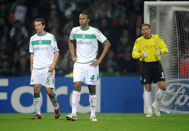 Enttäuschte Bremer, v.li.: Frank Baumann, Naldo und Torwart Tim Wiese Fußball EC 1 Herren Champions League 2008 2009, SV Werder Bremen Gruppe Bremen Enttäuschung,