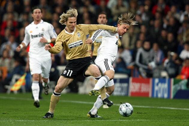 Guti (Real Madrid, re.) gegen Pavel Nedved (Juventus Turin) -  Fußball EC 1 Herren Champions League 2008 2009, Real CF Madrid - Juventus Turin 0:2, Juve Gruppe Madrid Dynamik,